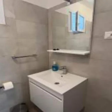 Apartment Bleu - One Bedroom With Balcony And View 1 *