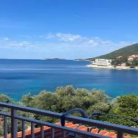 Apartment Bleu - One Bedroom With Balcony And View 1 *