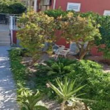 Bleu - One Bedroom With Balcony And View 1 *